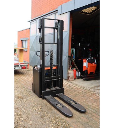 Toyota SWE200 Electric Stacker 2000kg 3.1m 2019 SWE200 2019 2 image 5