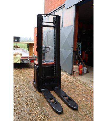 Toyota SWE140 Electric Stacker 1400kg 3.2m 2017 SWE140 2017 2 image 20