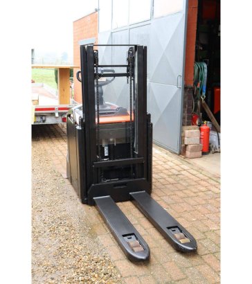 Toyota SPE200D Electric Stacker 2000kg 2.1m 2018 SPE200D 2018 2 image 20