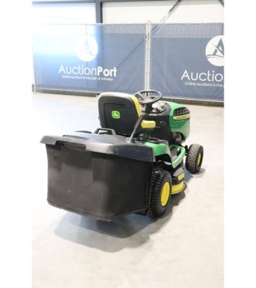 John Deere X135R Petrol Ride-on Mower 2016 John Deere X135R 2016 2 image 6