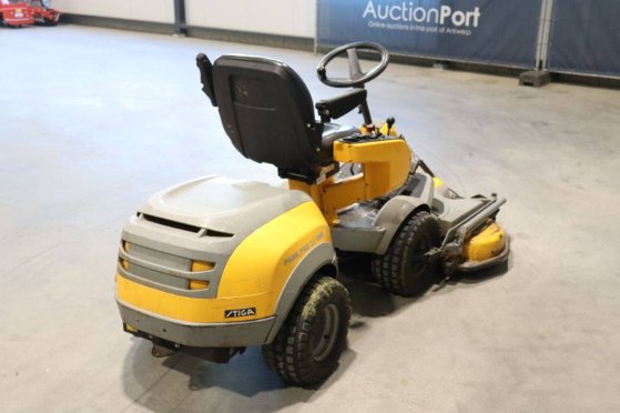 Stiga Park Pro 25 AWD Petrol Ride-on Mower 2011 Stiga Park Pro 25 AWD 2011 2 image 6