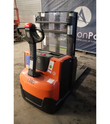 Stacker BT SWE200D Electric 2000kg 2013 BT SWE200D 2013 2 image 6