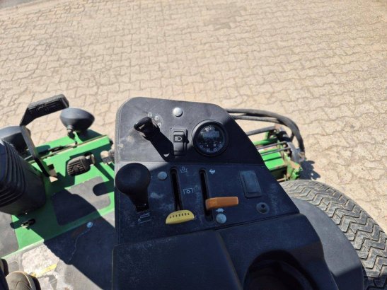 John Deere 8700 PC FM Diesel Ride-on Mower John Deere 8700 PC FM 2010 2 image 6
