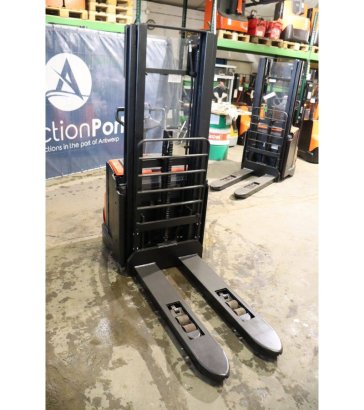 Toyota BT SWE140L Electric Stacker 1400kg 2.7m 2014 BT SWE140L 2014 2 image 6