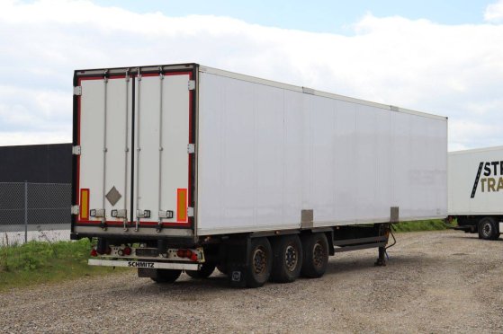 Reefer Semi-trailer Schmitz Cargobull SCB-S3B 42000kg 2017 Schmitz Cargobull SCB-S3B 2017 2 Refrigerated semi trailers ima...