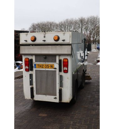 Tennant A60 Diesel Sweeper 2006 TENNANT A60 2008 2 image 6