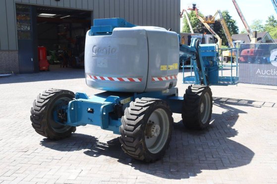 Genie Z-45/25 Articulated Boom Lift Diesel 227kg 16m 2007 Z-45/25 2007 2 image 6