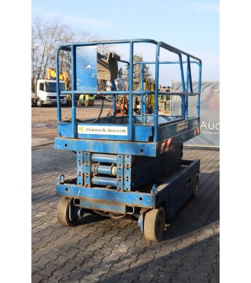 UpRight Electric Scissor Lift UpRight 2 Scissor Lifts image 6