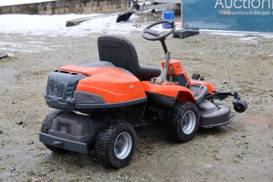 Husqvarna R320 AWD Ride-on Mower Petrol 10.2kW 2018 R320 AWD 2018 2 image 21
