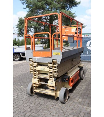 JLG Electric Scissor Lift 2 Scissor Lifts image 21