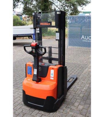 Stacker BT SWE140L Electric 1400kg 2.65m 2015 BT SWE140L 2015 2 image 6
