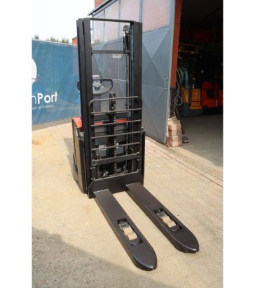 Stacker BT SWE140L Electric 1400kg 2.65m 2015 BT SWE140L 2015 2 image 6
