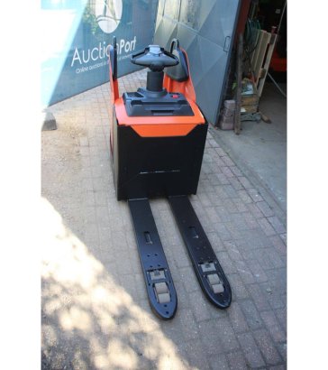 Toyota LPE200 Electric Pallet Truck 2000kg 2020 LPE200 2020 2 Pallet trucks image 6