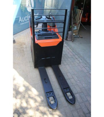 Toyota LPE250 Electric Pallet Truck 2500kg 2020 LPE250 2020 2 Pallet trucks image 6