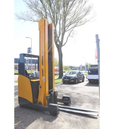 Jungheinrich ETV320 Electric Reach Truck 2000kg 8.42m ETV320 2 image 6