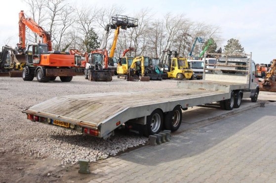 Iveco Daily 35C17 Diesel 166hp 2006 BE tractor with semi-low loader VELDHUIZEN P35-5A 2007 2 Lowloader semi-trailers image 6