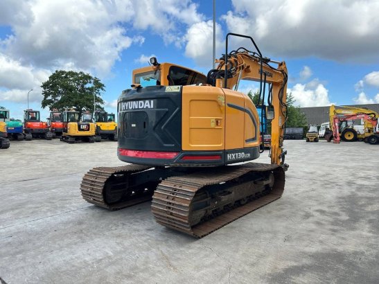 Hyundai HX130 LCR Diesel Crawler Excavator 2018 HX130 LCR 2018 2 Crawler Excavators image 6