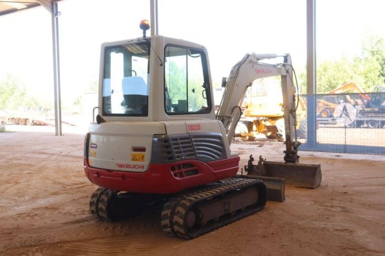 Crawler excavator Takeuchi TB235 Diesel 22kW 2019 TB235 2019 2 Crawler Excavators image 6