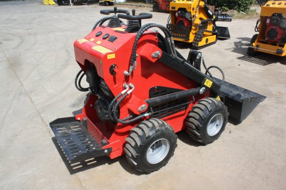 Skid steer loader Captok 323TZ Diesel 2014 Captok 323TZ 2014 2 Wheel Loaders image 6