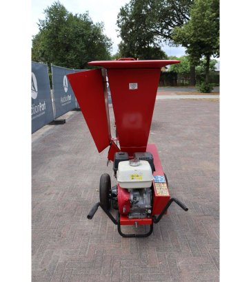Caravaggi Petrol Wood Chipper Caravaggi 2 image 6