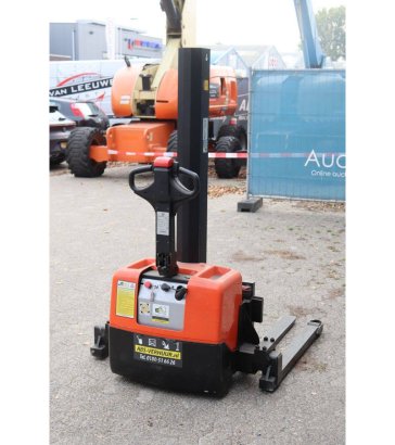 Stacker BT HWE100S Electric 1000kg 1.54m 2009 BT HWE100S 2009 2 image 6