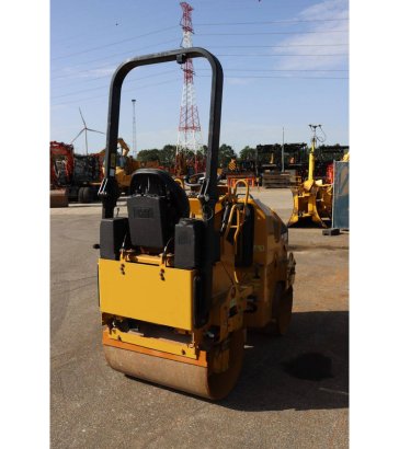 Tandem vibratory roller Caterpillar CB1.7 Diesel 18.4kW 2018 CB1.7 2018 2 image 6