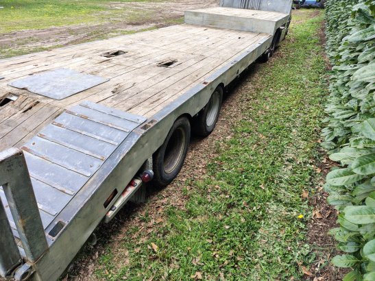 BE Combination Iveco Daily 3.0 Diesel 170hp 2005 with Semi-Low Loader VELDHUIZEN P33-7A 2005 2 Lowloader semi-trailers ima...
