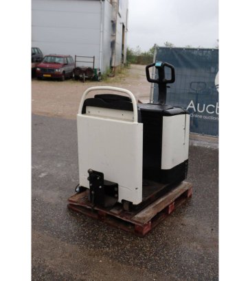 Crown GPC-TOW Electric Tractor 3000kg 1999 GPC-TOW 1999 2 image 6