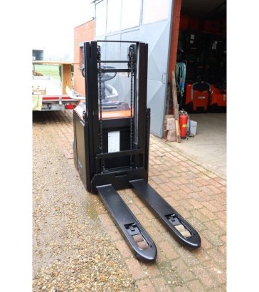 Toyota SPE200DN Electric Stacker 2000kg 2.1m 2020 SPE200DN 2020 2 image 6