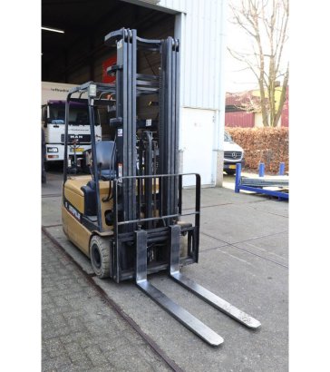 Caterpillar EP15KRT Electric Forklift 1500kg 5.5m 2004 EP15KRT 2004 2 Forklift image 7