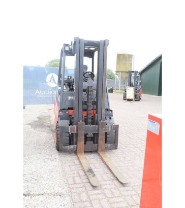 Linde E30/03/600 Electric Forklift 3000kg 4.5m 2005 E30/03/600 2005 2 Forklift image 7