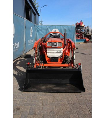 Kubota B1702 Diesel Mini Tractor 17hp with Front Loader New B1702 1 image 7