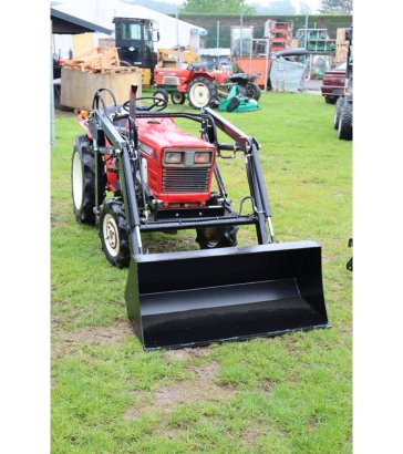 Yanmar YM1602D Diesel Mini Tractor with Front Loader and Fork Head (Margin) YM1602D 2 image 7