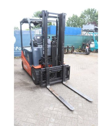 Toyota 8FBMT30 Electric Forklift 3000kg 2013 8FBMT30 2013 2 Forklift image 7