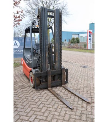 Linde E30-01 Electric Forklift 3000kg 5.2m 1997 E30-01 1997 2 Forklift image 7