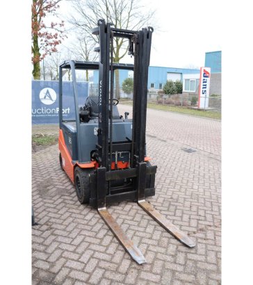 Toyota 8FBMKT30 Electric Forklift 3000kg 3.7m 2013 8FBMKT30 2013 2 Forklift image 7