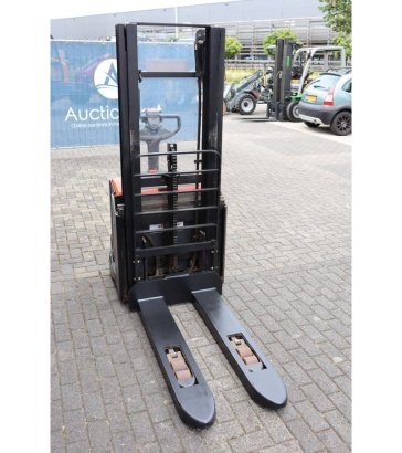Stacker BT SWE140L Electric 1400kg 2.6m 2015 BT SWE140L 2015 2 image 7