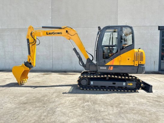 Midi excavator LiuGong CLG906E Diesel 2021 LIUGONG CLG906E 2021 2 Crawler Excavators image 7