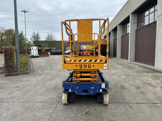 Scissor lift Haulotte Compact 10 Electric 2002 Haulotte Compact 10 2002 2 Scissor Lifts image 22
