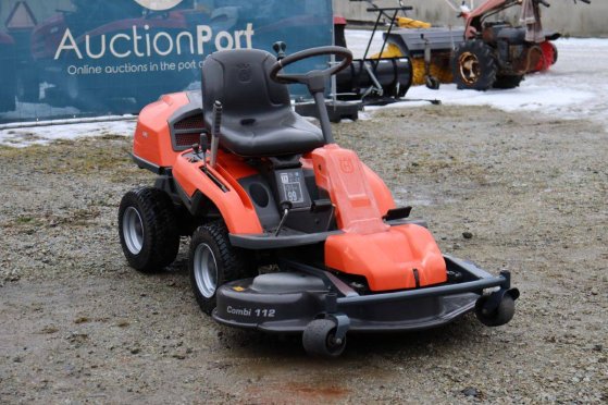 Husqvarna R320 AWD Ride-on Mower Petrol 10.2kW 2018 R320 AWD 2018 2 image 7