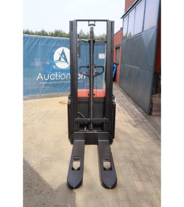 Stacker Toyo SWE120 Electric 1200kg 2.9m 2017 Toyo SWE120 2017 2 image 7
