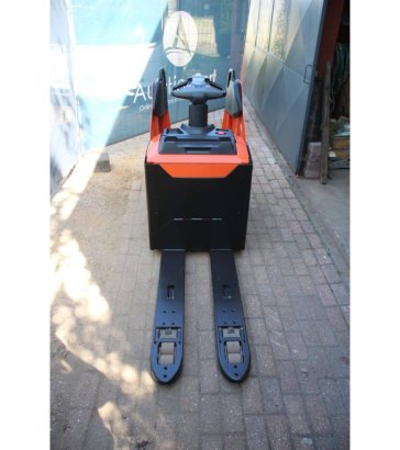 Toyota LPE200 Electric Pallet Truck 2000kg 2020 LPE200 2020 2 Pallet trucks image 7