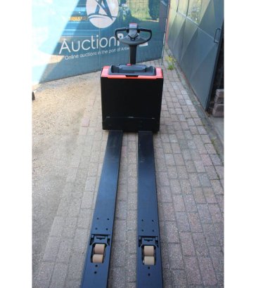 Toyota LWE200 Electric Pallet Truck 2000kg 2023 LWE200 2023 2 Pallet trucks image 7