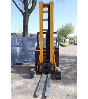 Jungheinrich ETV320 Electric Reach Truck 2000kg 8.42m ETV320 2 image 7