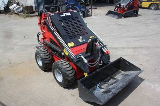 Skid steer loader Captok 323TZ Diesel 2014 Captok 323TZ 2014 2 Wheel Loaders image 7