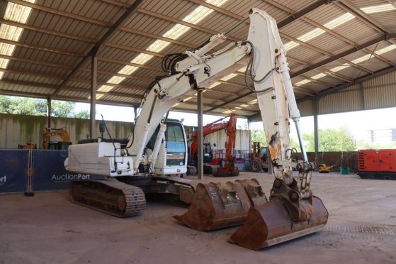 Crawler excavator Hyundai Robex 210LC-9 Diesel 193kW 2013 Robex 210LC-9 2013 2 Crawler Excavators image 7