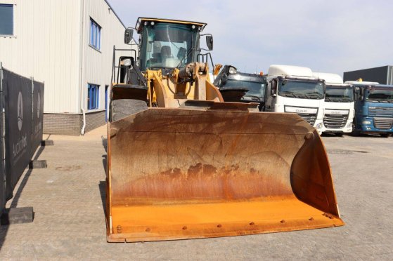 Caterpillar 966M Diesel 222kW Wheel Loader 2015 261 2015 2 Wheel Loaders image 7