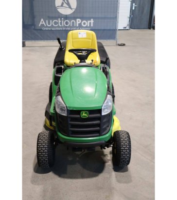 John Deere X135R Petrol Ride-on Mower 2016 John Deere X135R 2016 2 image 8