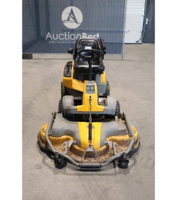 Stiga Park Pro 25 AWD Petrol Ride-on Mower 2011 Stiga Park Pro 25 AWD 2011 2 image 8