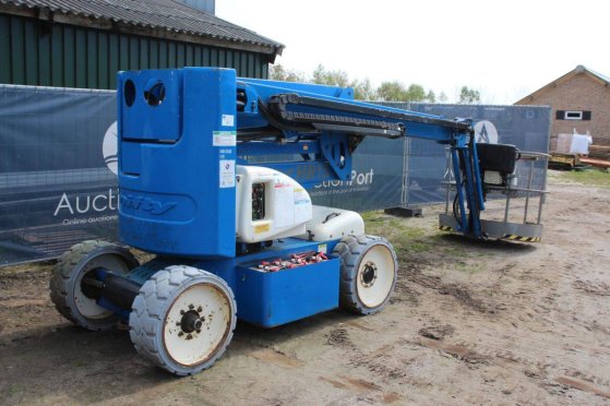 Nifty HR15 NDE Articulated Boom Lift Electric+Diesel 15.5m 2011 Nifty HR15 NDE 2011 2 image 8